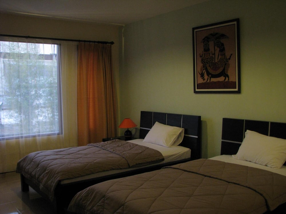 Puri Chorus Hotel 11/57