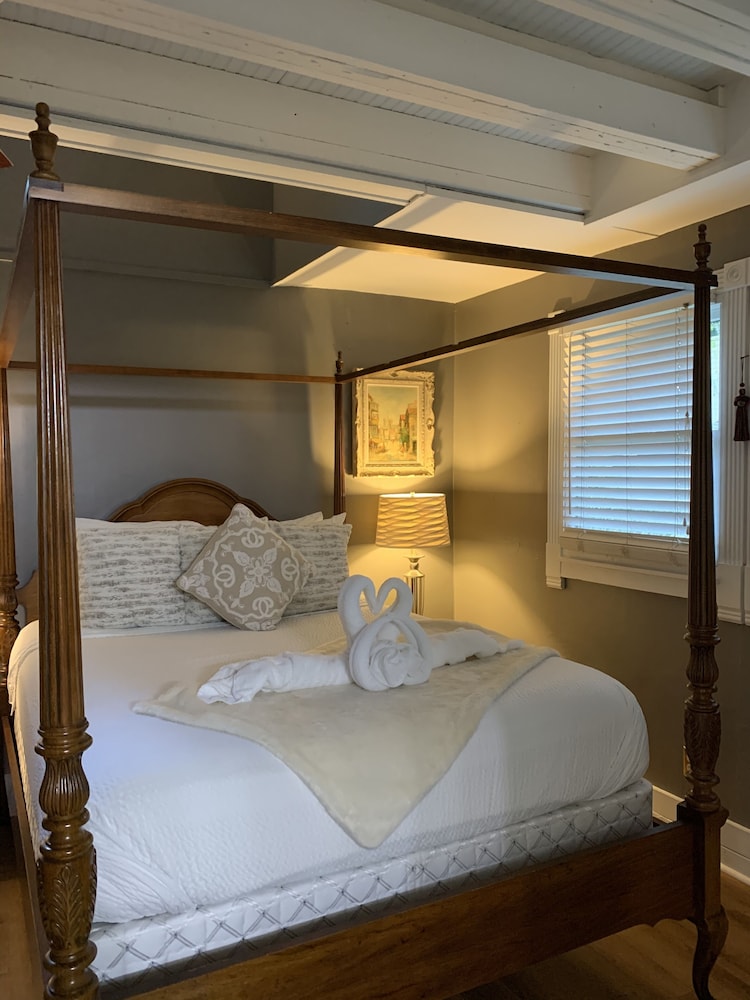Peace and Plenty Inn B&B 60/71