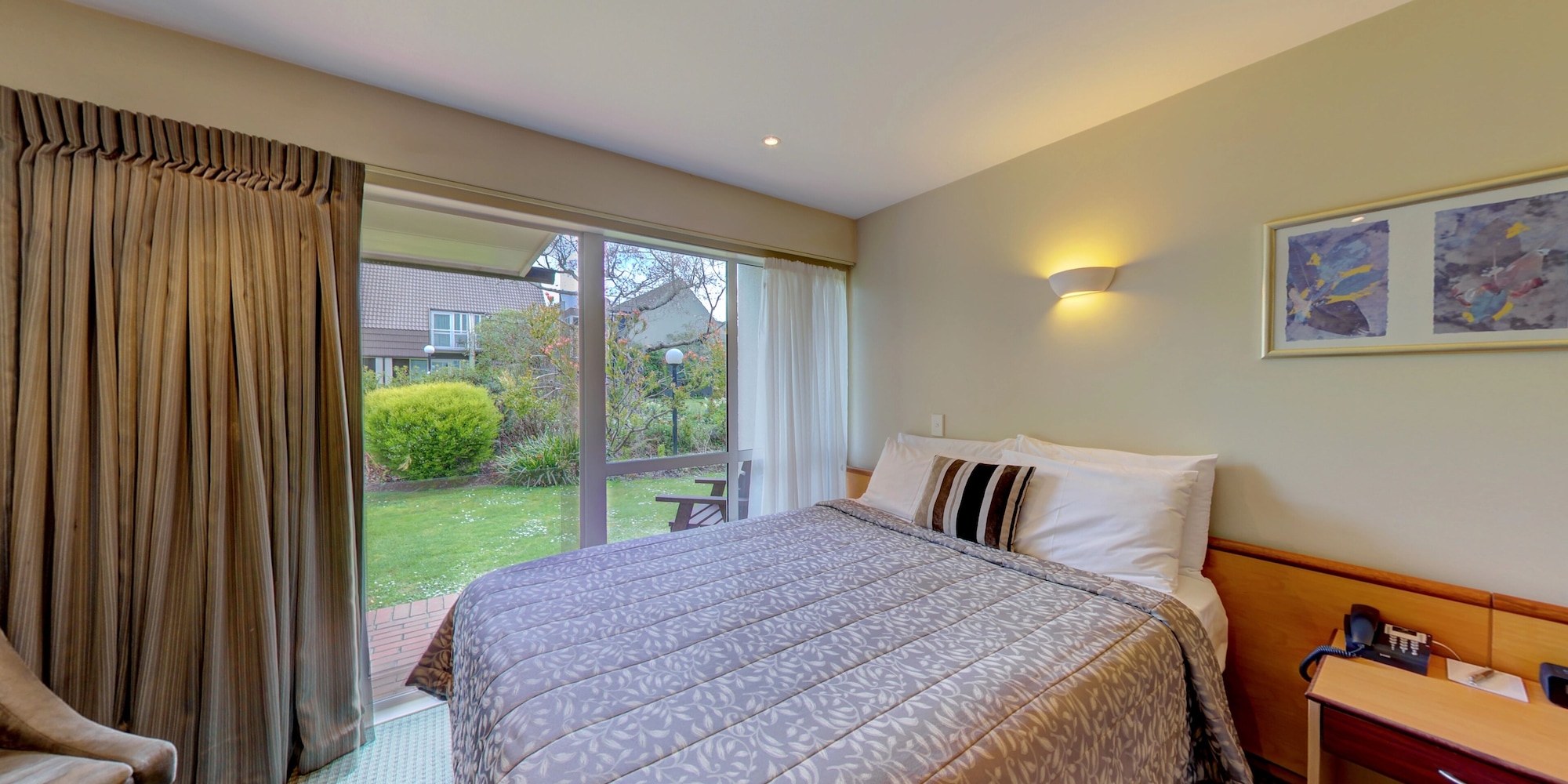 SUPERIOR, DOUBLE OR TWIN BED