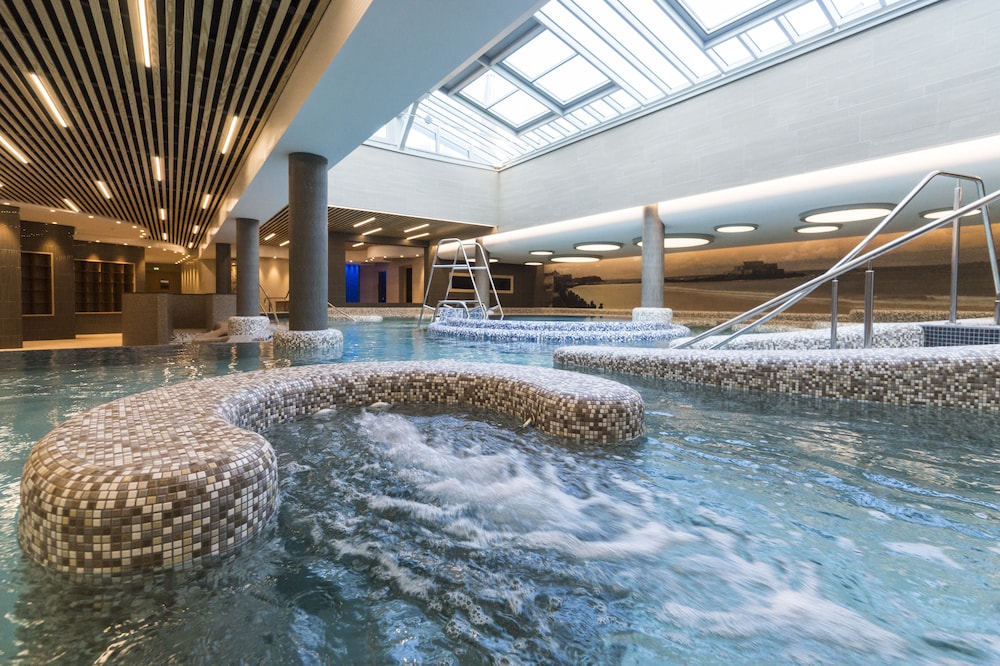 swimming pool spa
