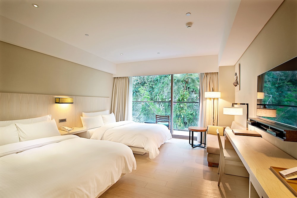 Century Hotel 14/75