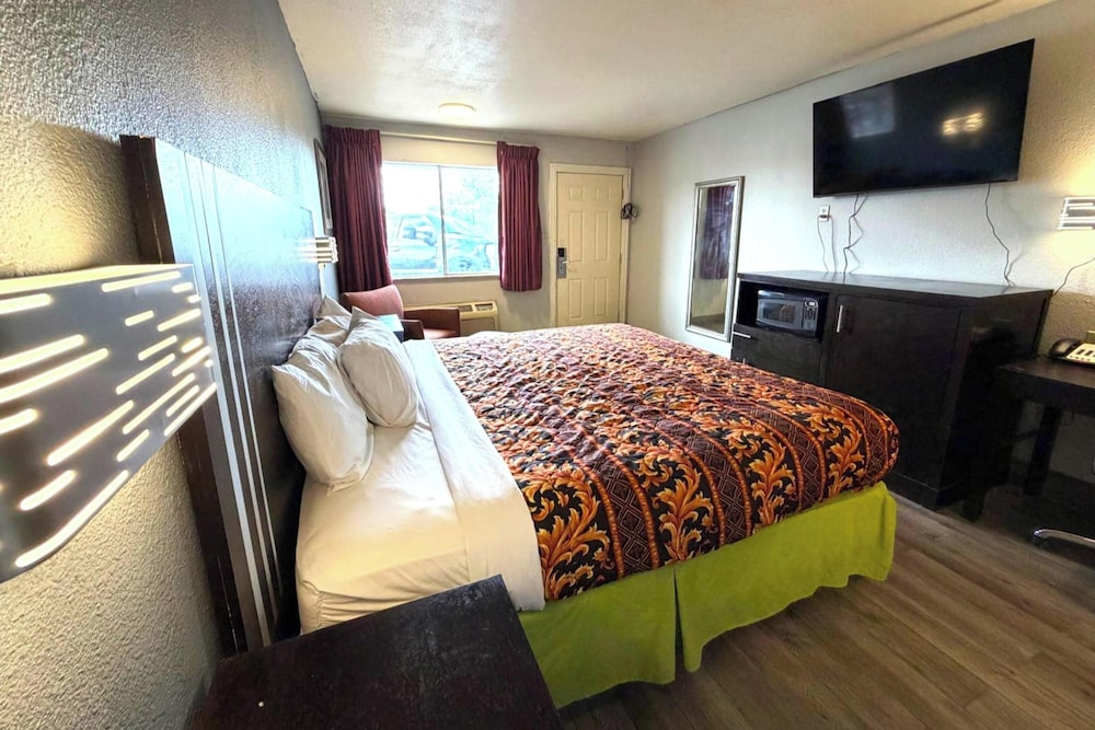 غرفة بسرير كينج، Regency Inn Three Rivers I-37 9/10