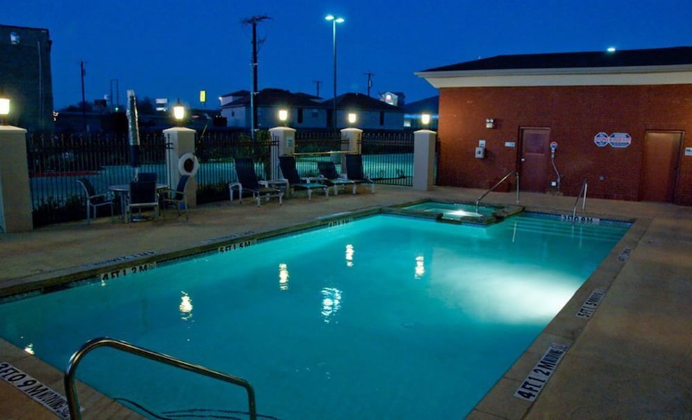Holiday Inn Express & Suites Royse City - Rockwall, an IHG Hotel 5/70