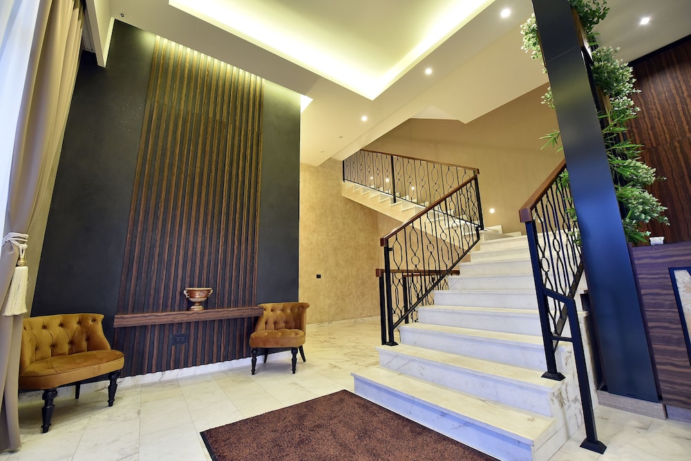 Lazaro Hotel Podgorica 35/45