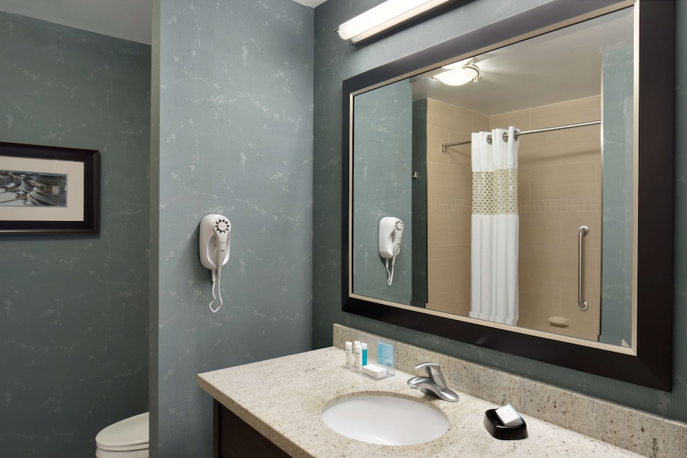 Hampton Inn Suites Edgewood Aberdeen South Md 9/38