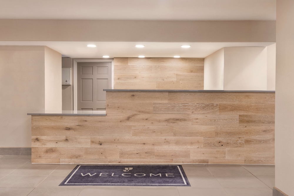 Country Inn Suites By Radisson North Little Rock 6/30
