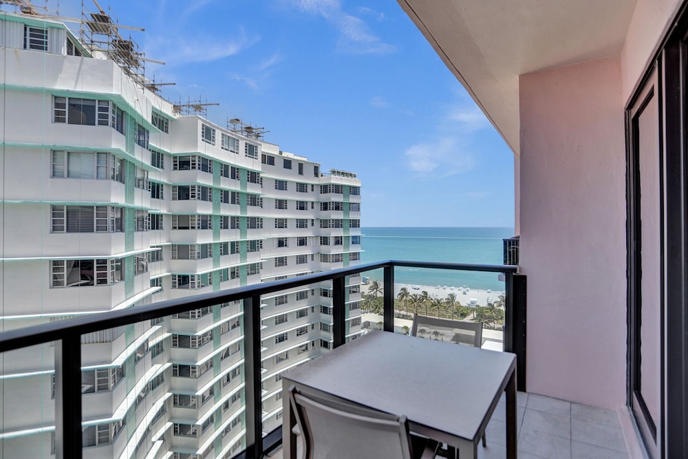 The Alexander All Suite Oceanfront Resort 11/50