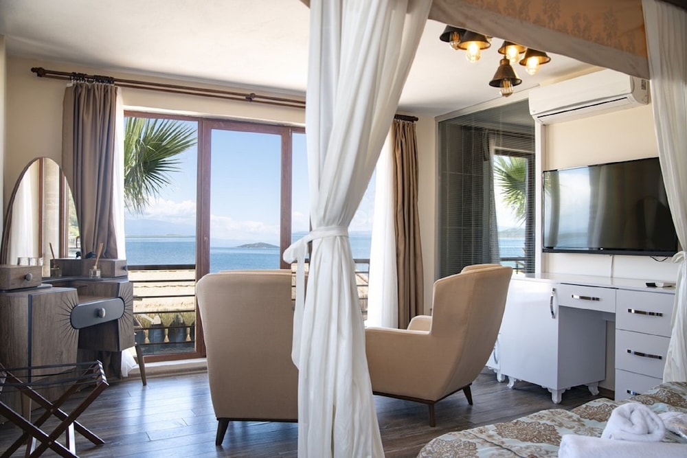 Cunda Aksac Otel 37/50