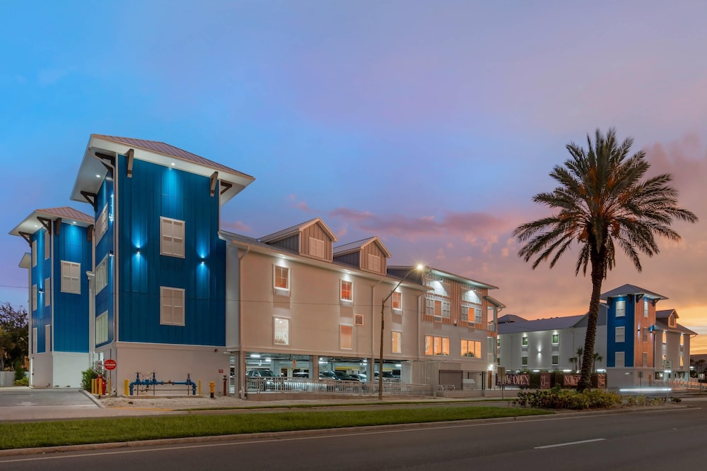 The J Hotel Dunedin Clearwater, an Ascend Collection Hotel 10/50