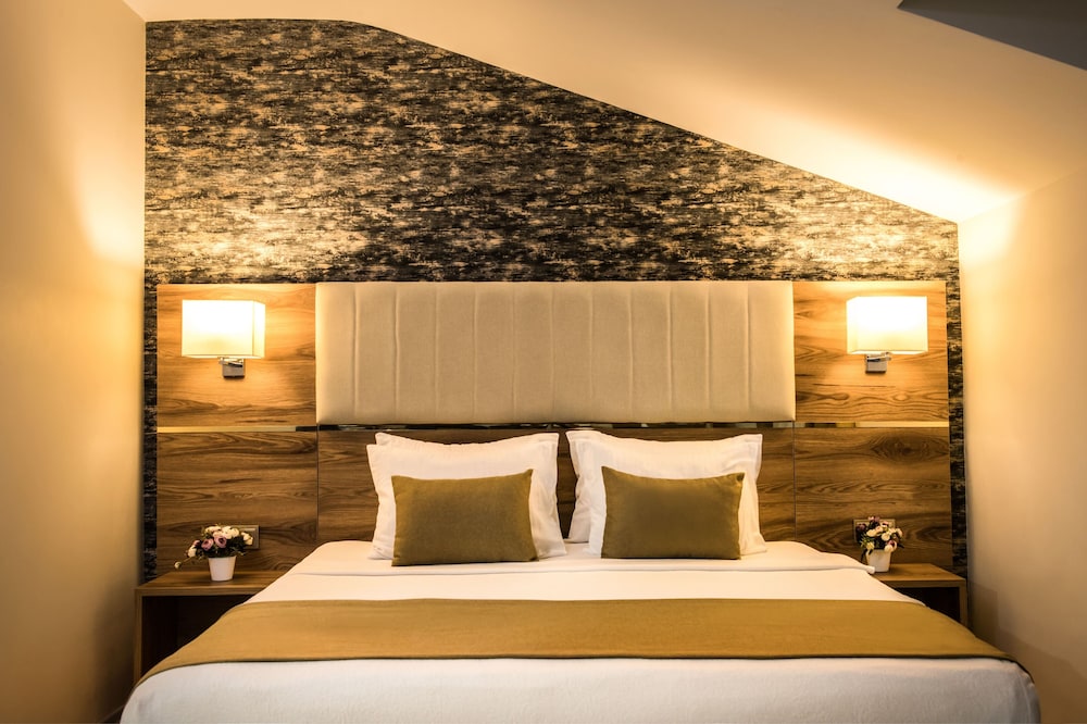White House Hotel 13/58