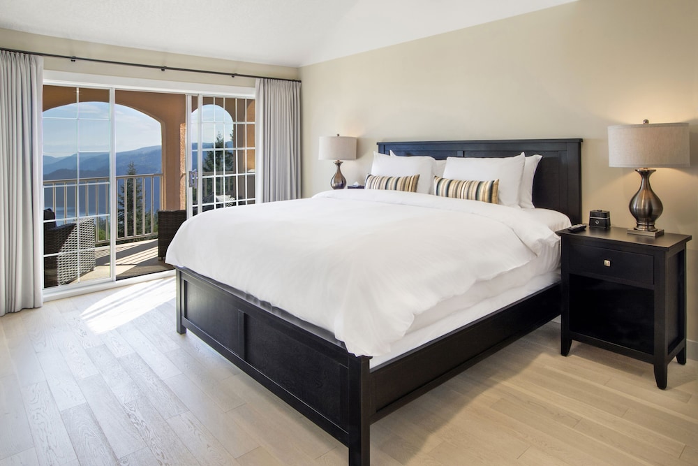 Villa Eyrie Resort 3/44