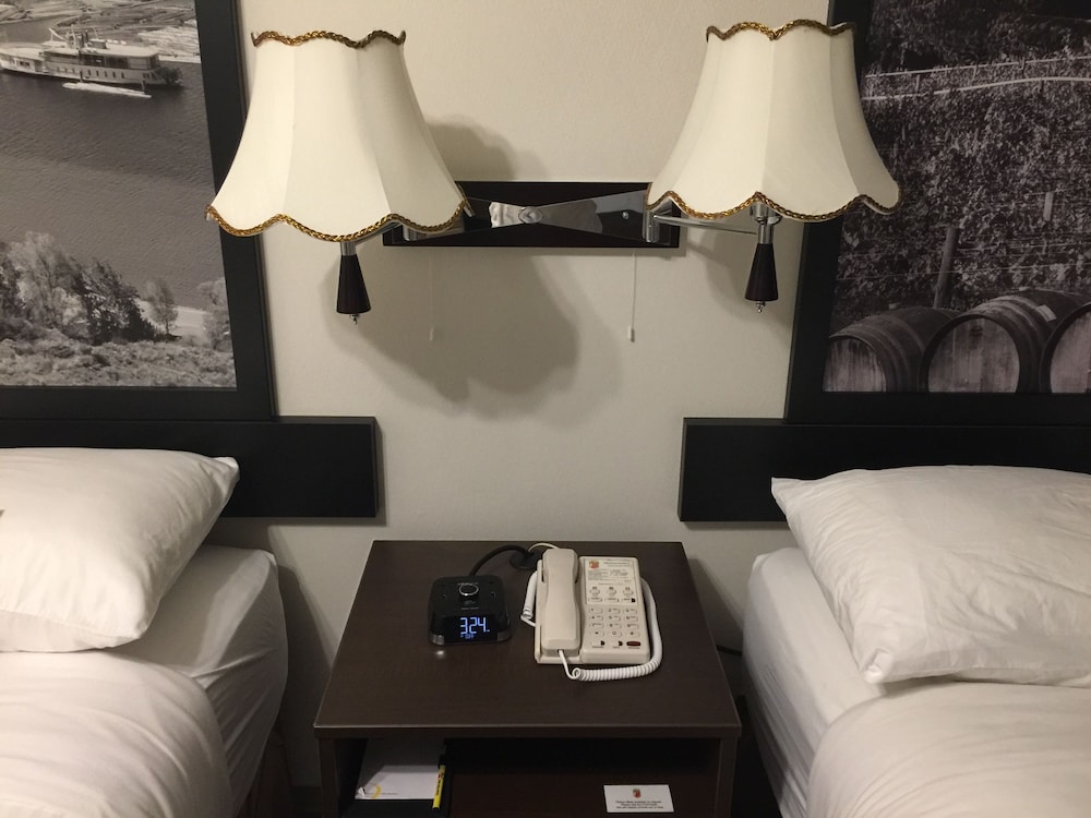 Super 8 by Wyndham Kelowna BC 20/38