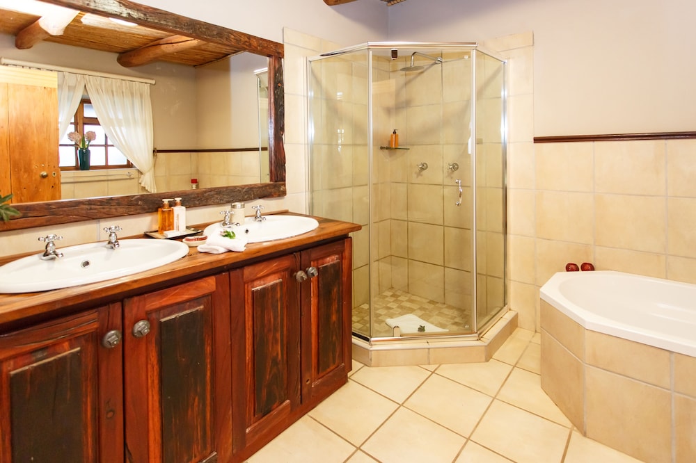 De Denne Guest House 50/50