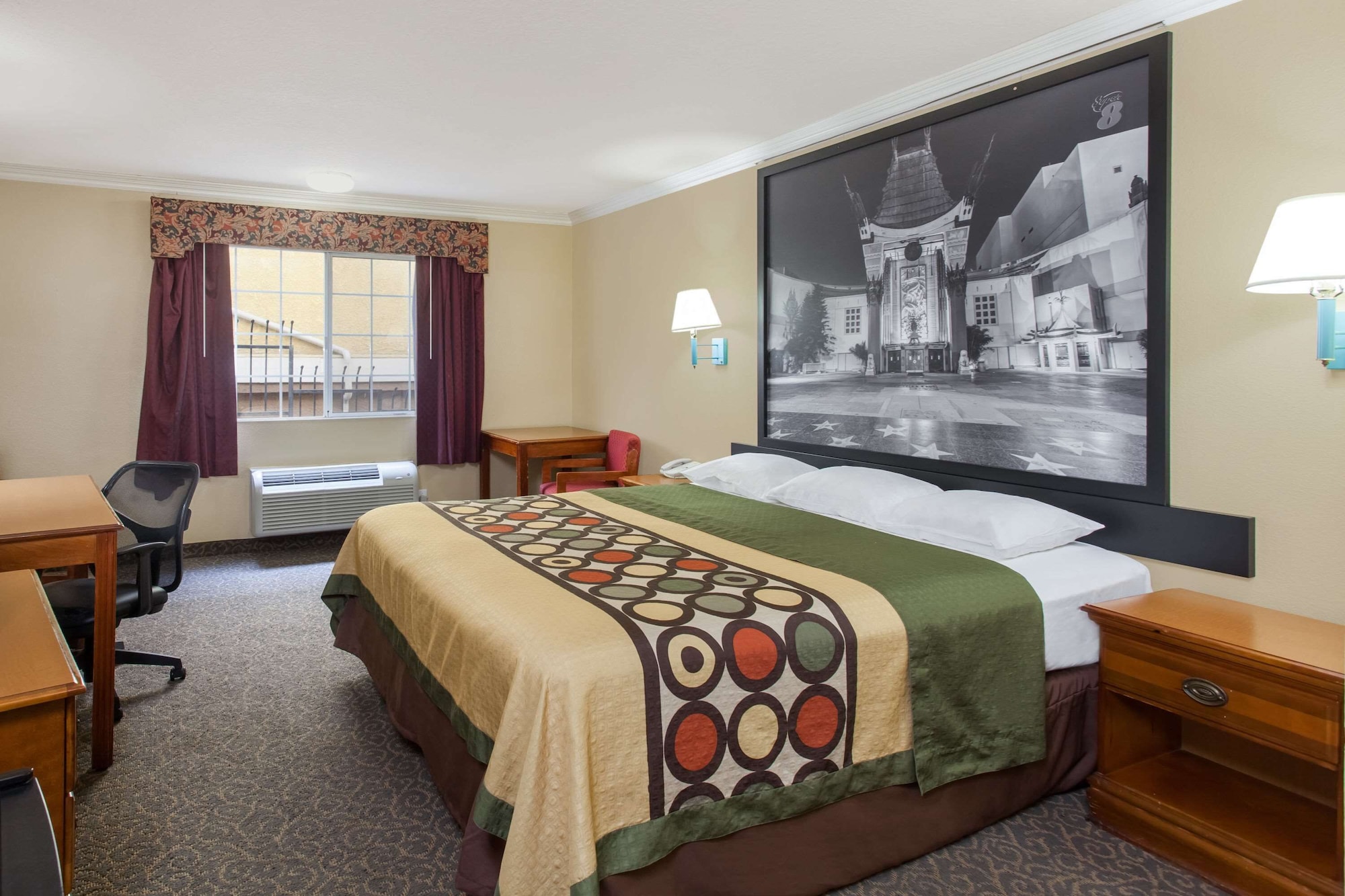 Room at Super 8 by Wyndham Los Angeles Downtown, LOS ANGELES - CA