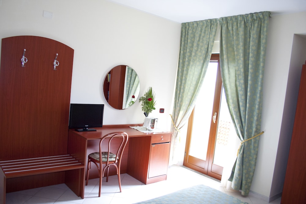 Hotel Felix 12/72