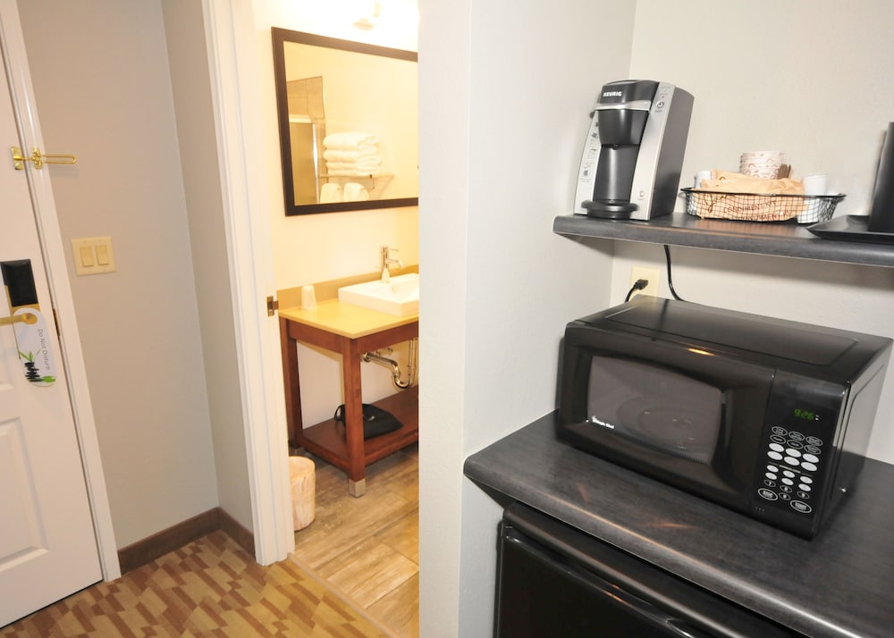 Riverview Inn & Suites, Ascend Hotel Collection 37/72