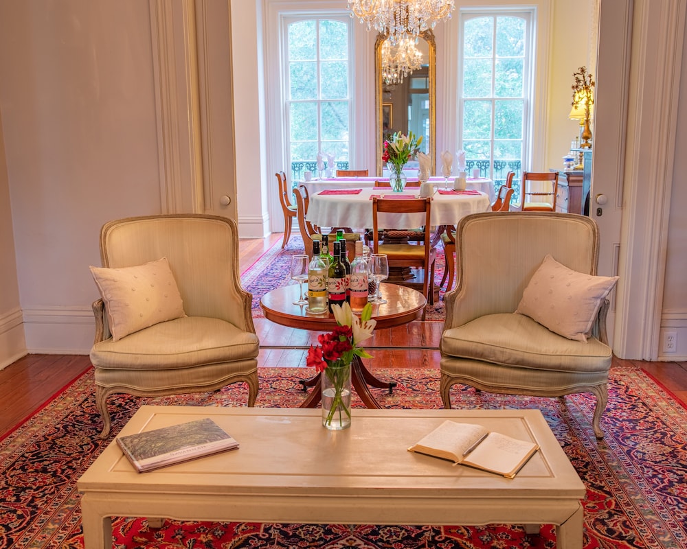 Justine Inn Savannah 46/62