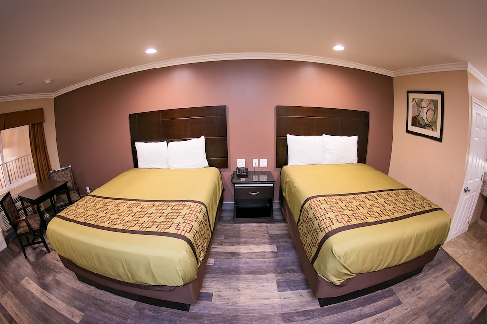 Rodeway Inn & Suites Bellflower 12/33