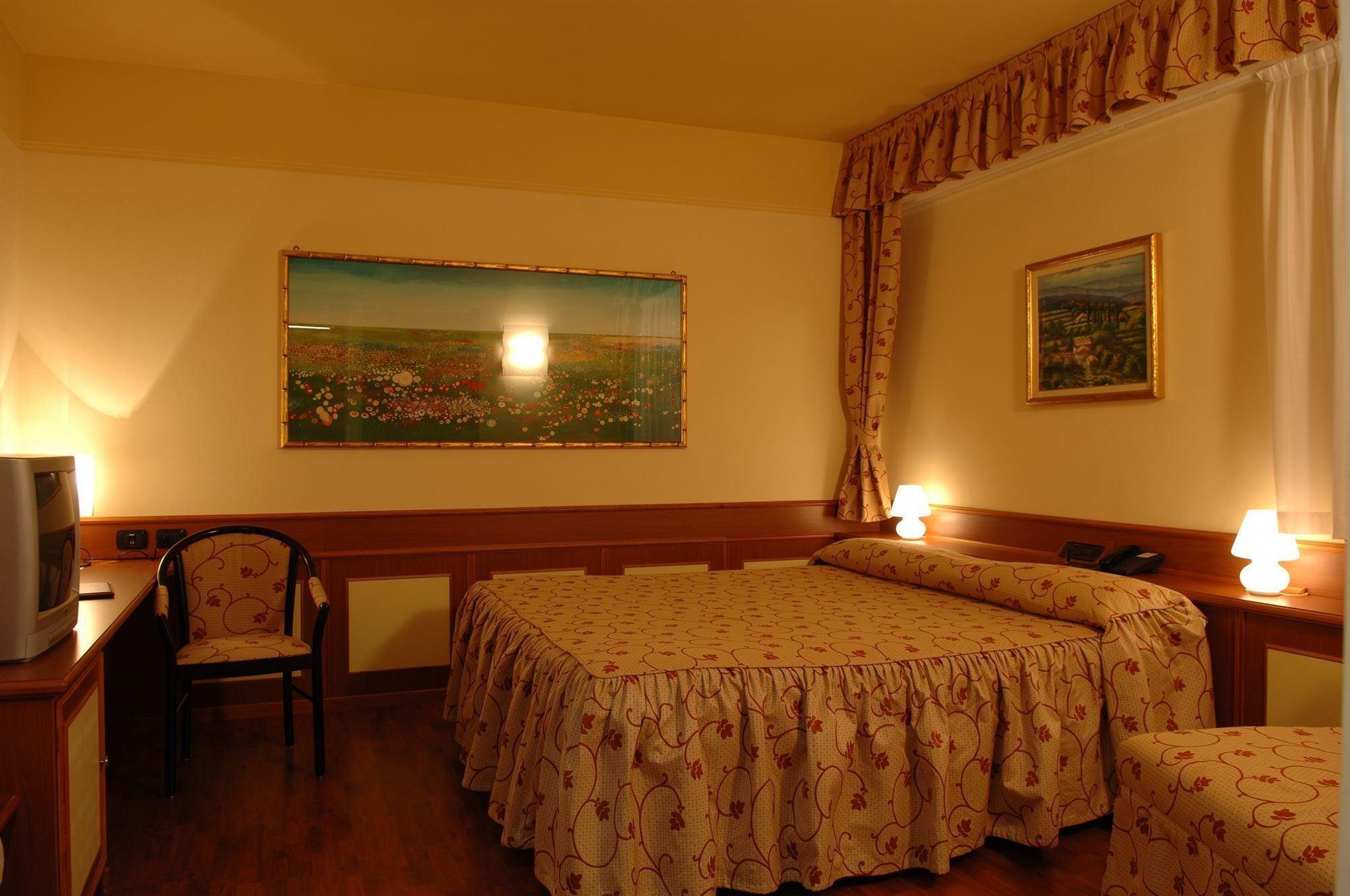 Hotel Melas 3/50