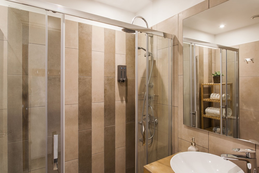Dynasta Central Suites 30/36