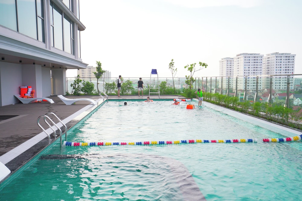Cua Dong Luxury Hotel 66/70