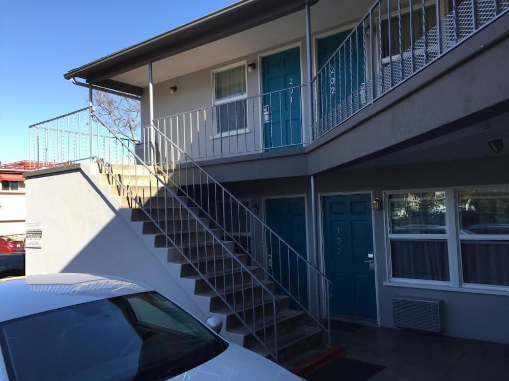Hotel Point Loma 3/58