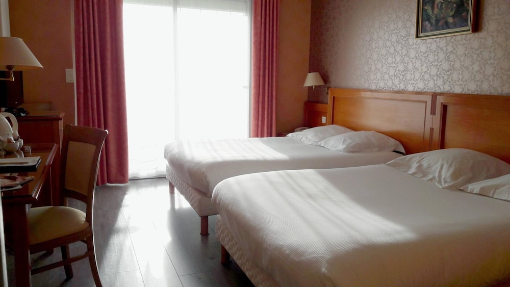 غرفة سوبيريور عائلية بسرير كوين وسرير فردي، Hostellerie Du Mont Aime 3/10