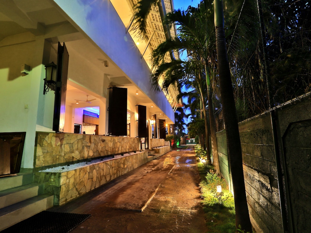 ST. LACHLAN HOTEL AND SUITES 63/64