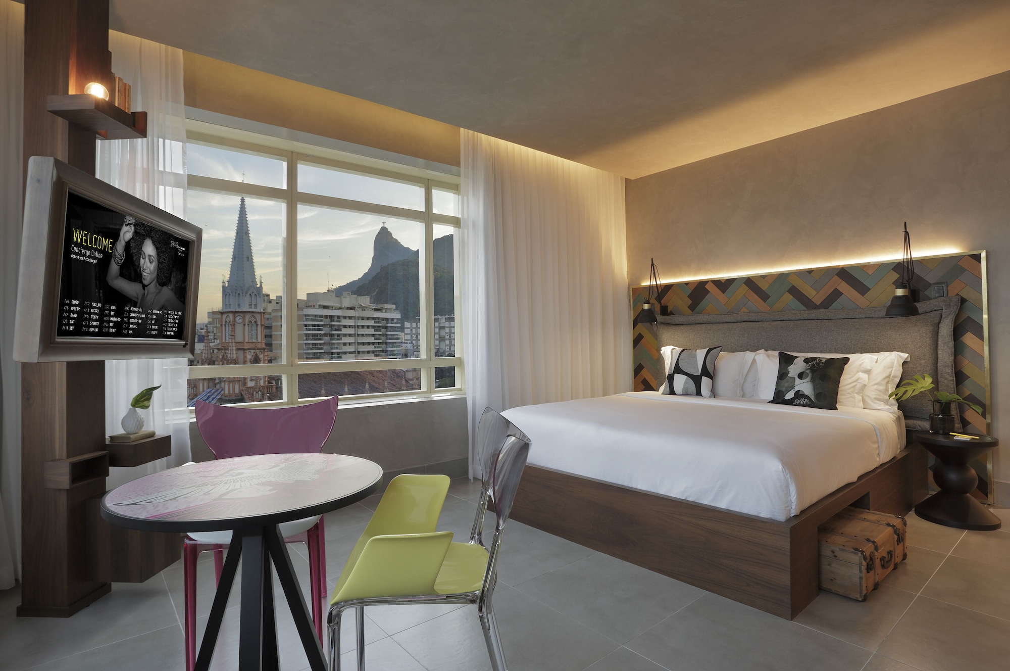 DELUXE, KING BED, FRONT VIEW, JETTED TUB