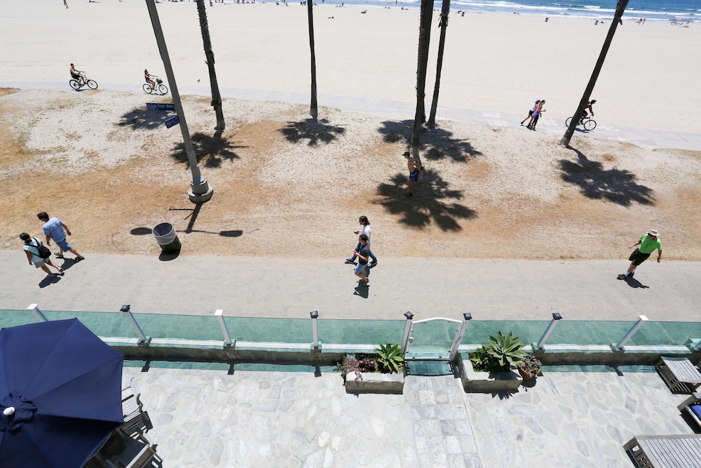 Venice On The Beach Hotel 70/74