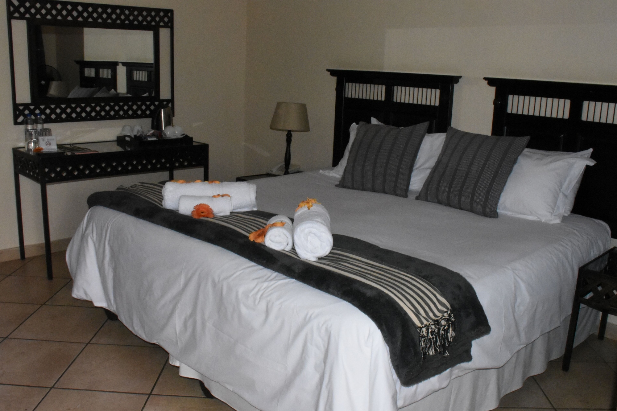 HONEYMOON, SUITE