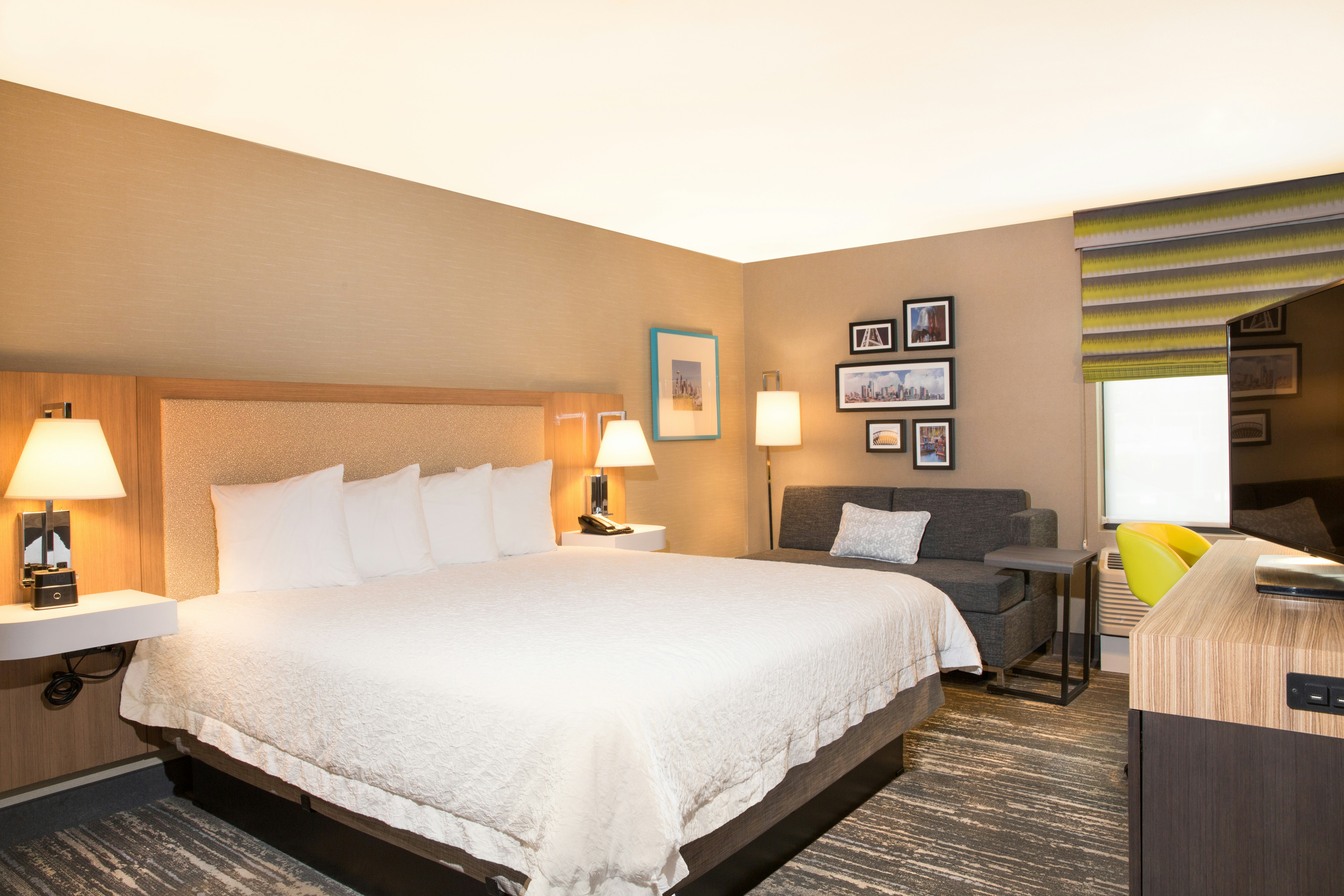 ROOM, KING BED, ACCESSIBLE