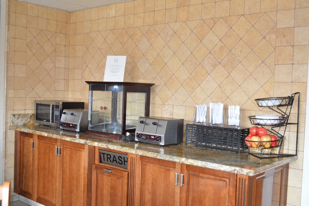 Laurel Inn & Conference Center 11/62