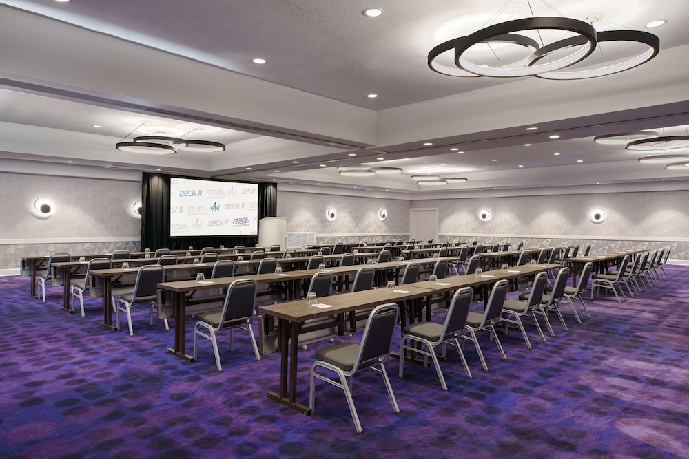 YOTEL Washington DC, Select by Hilton 36/50