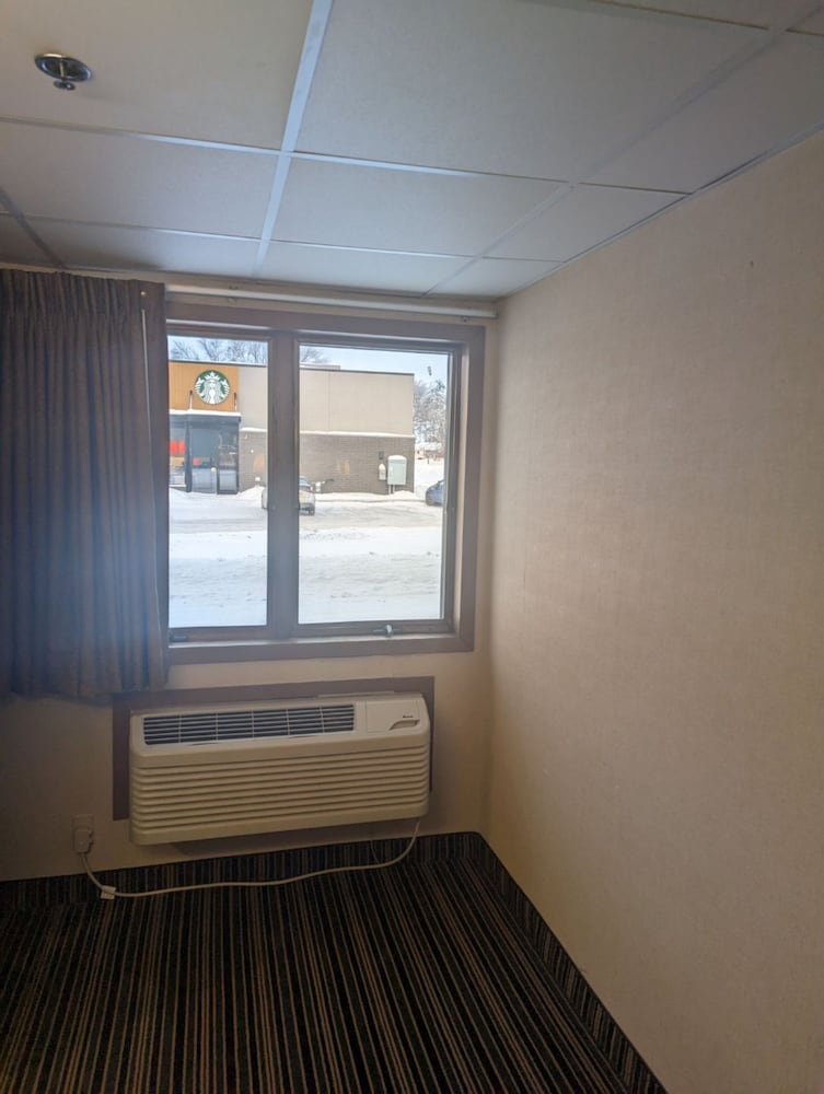 Woodfield Inn and Suites 40/60