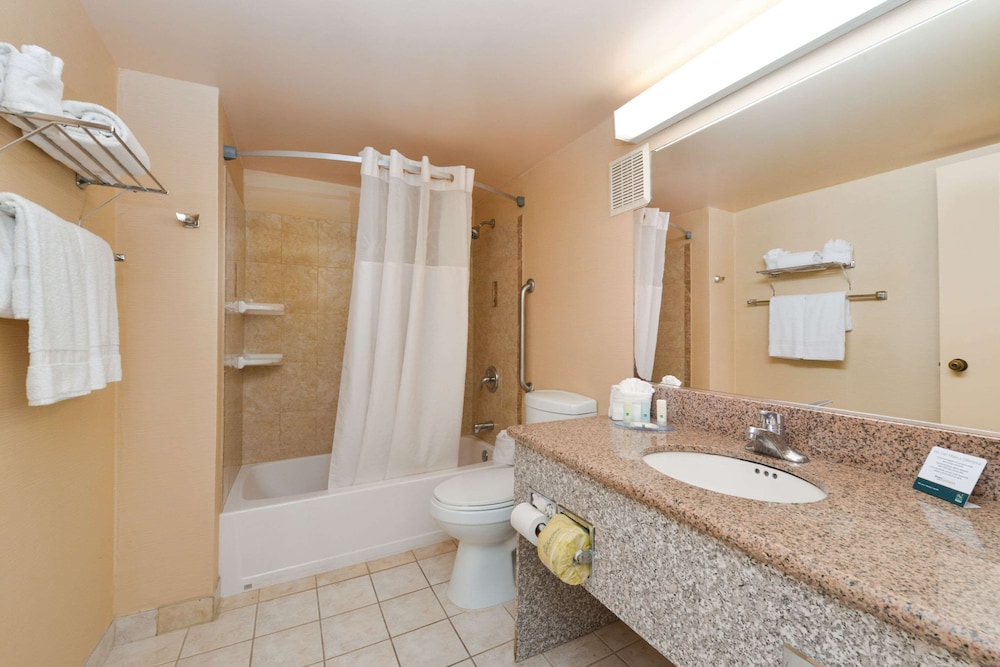 Quality Inn & Suites Walnut - City Of Industry 16/27