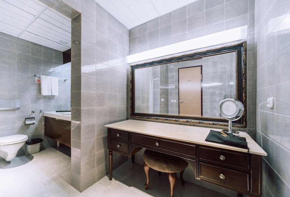Chinggis Khaan Hotel 24/66