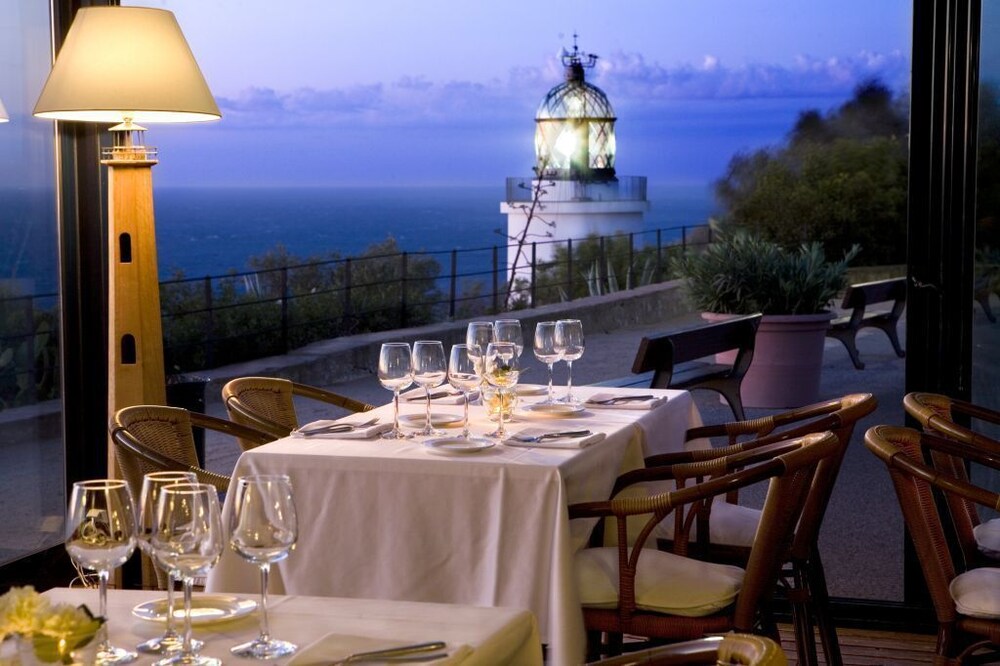 El Far Hotel Restaurant 43/54