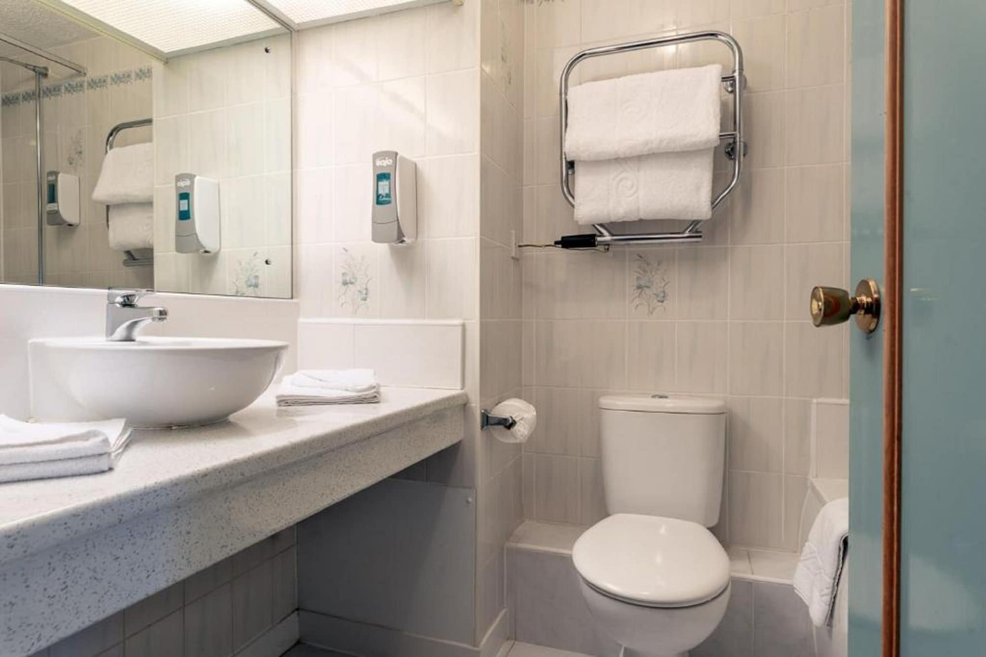 غرفة قياسية بسرير مزدوج، Passage House Hotel 3/3