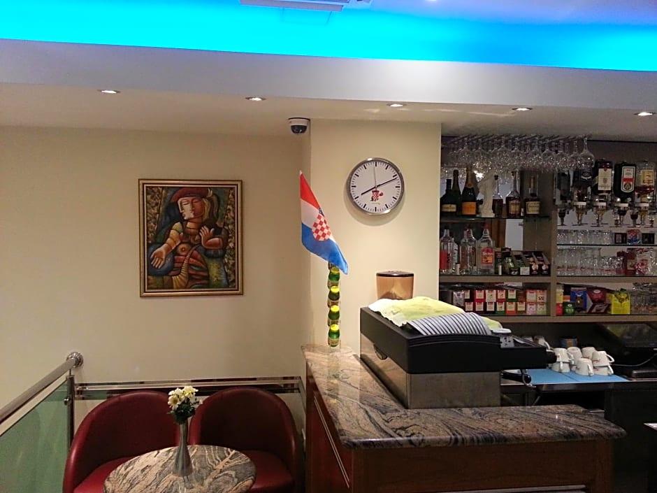 Hotel Croatia 17/25