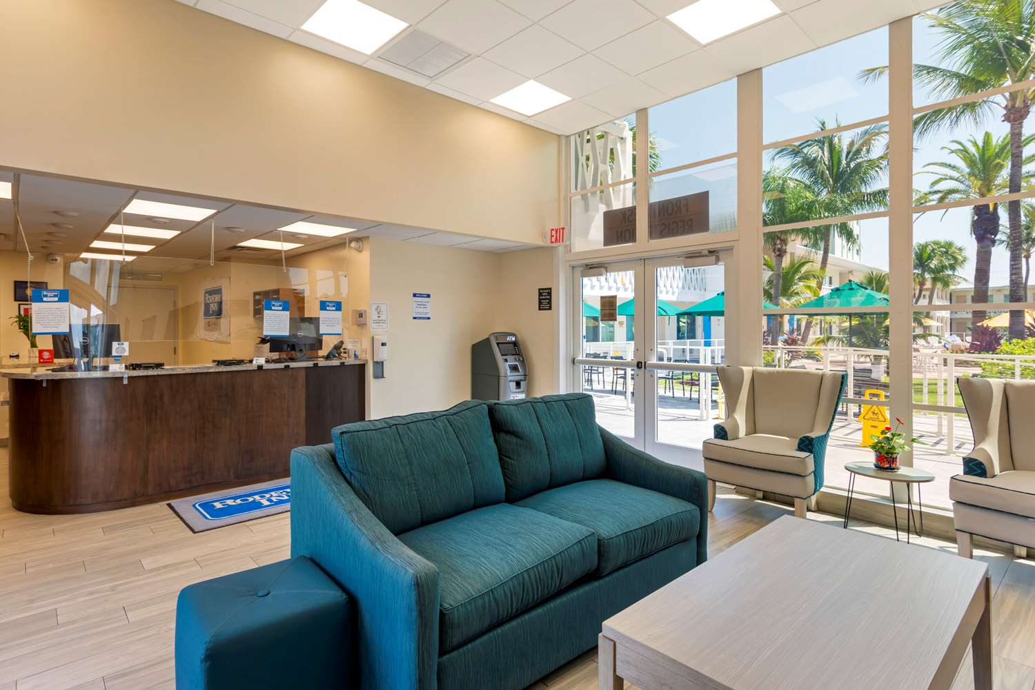 Downtown Hollywood Gardens Inn & Suites 17/20