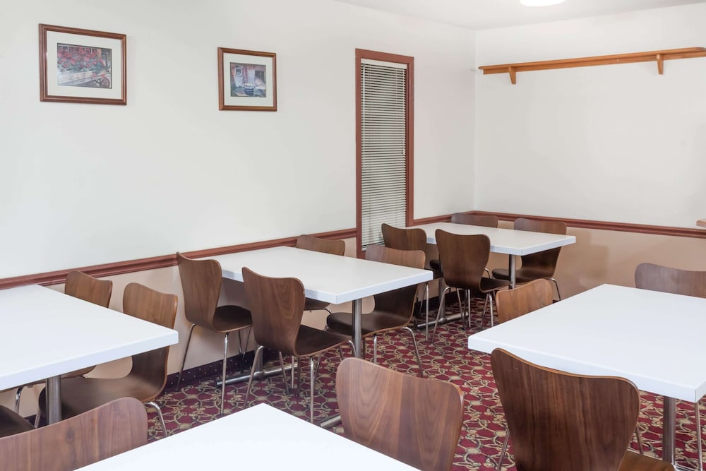 Super 8 By Wyndham Shipshewana 15/18