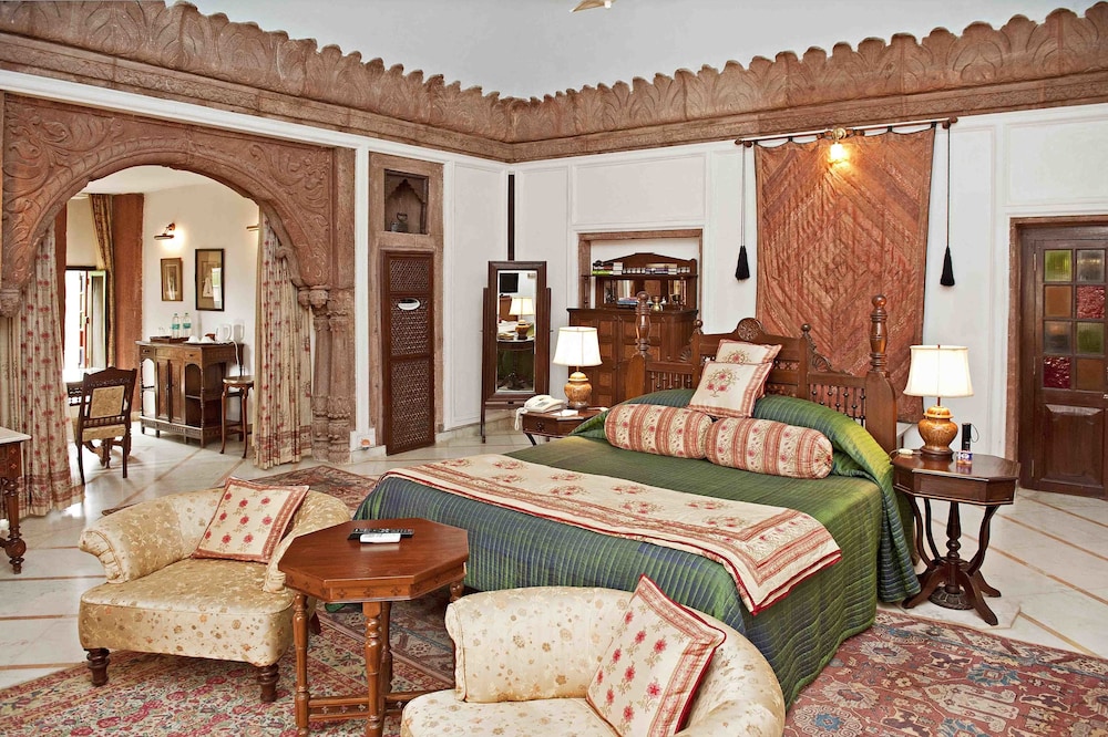 WelcomHeritage Bal Samand Lake Palace 18/47