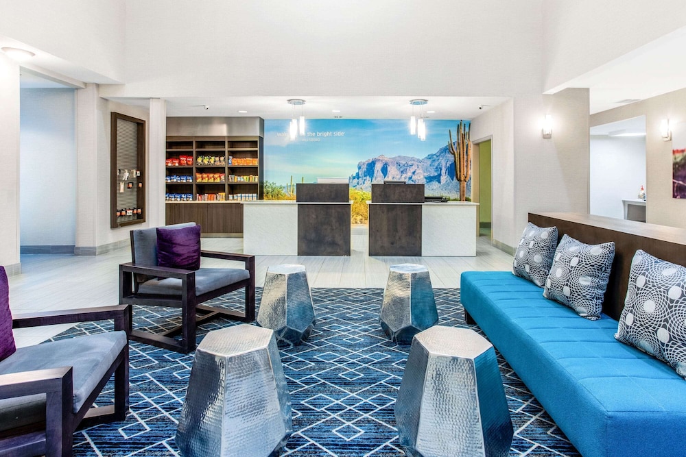 La Quinta Inn Suites Hillsboro 28/46