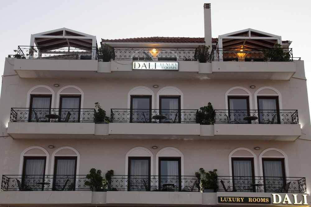 Dali Luxury Rooms 1/50