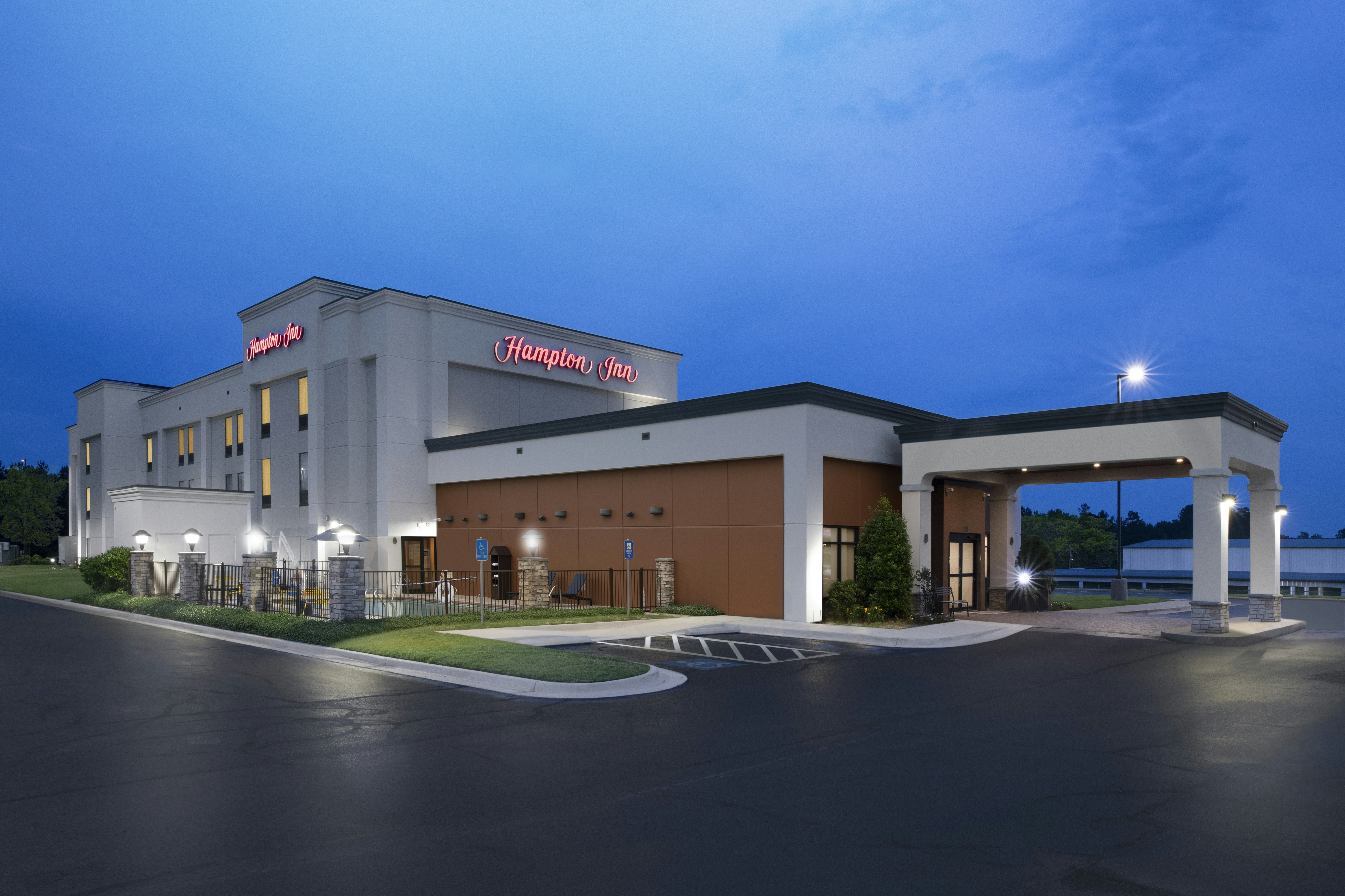 Hampton Inn Magnolia 2/33