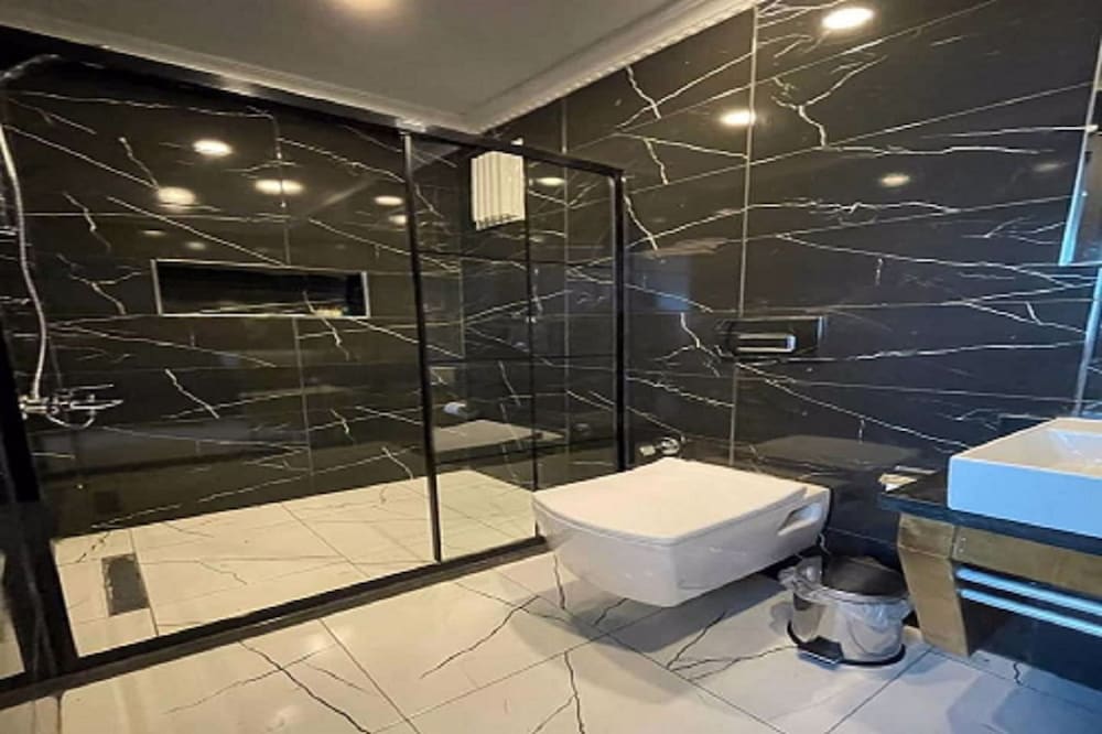 Express Plus Hotel 28/30