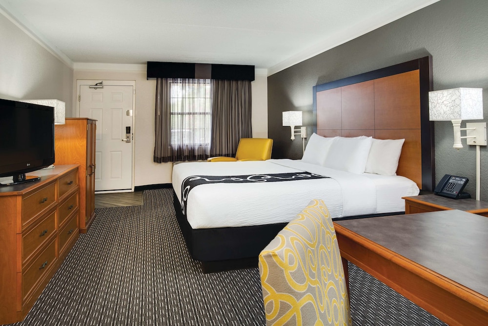 Days Inn by Wyndham Gainesville University I-75 16/37
