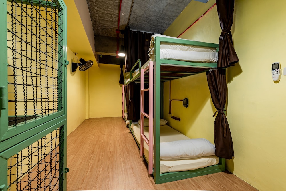 Sleeper Hostel 49/50