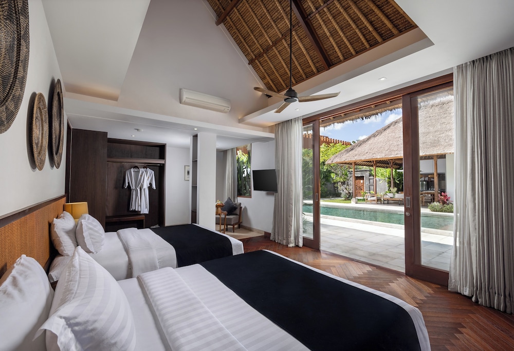 3 BEDROOMS, PREMIER, VILLA, PRIVATE POOL